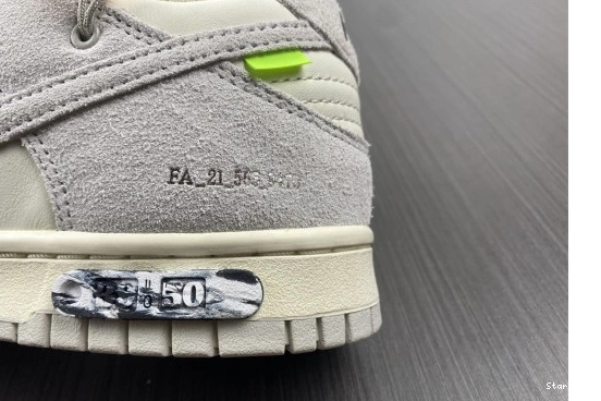 Lot DJ0950-109 O-W Nike Low Dunk 39 0824